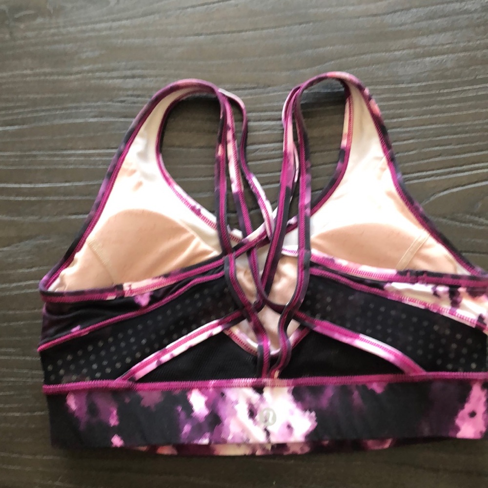 Lululemon women’s sports bra - Picture 13 of 16